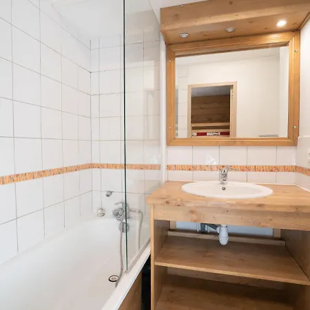 Appartement Les Nã©vã©s.5 *